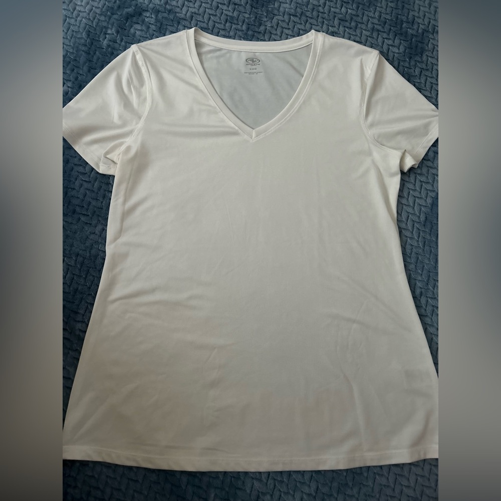 🦋Classic White V-Neck Women's Top🦋